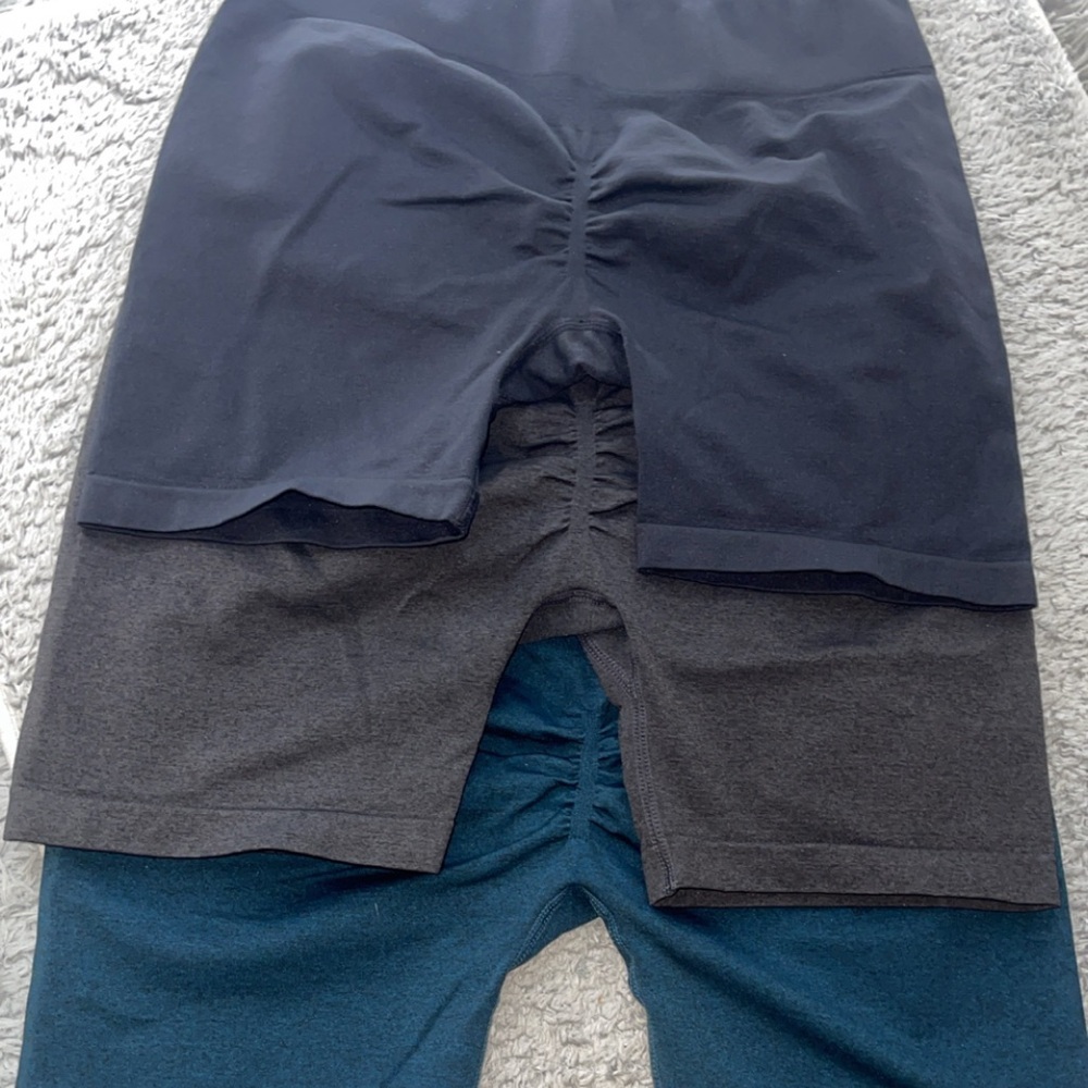 GymReapers -Women's Seamless Infinity Shorts - Black, Gray, and Blue - Picture 4 of 4